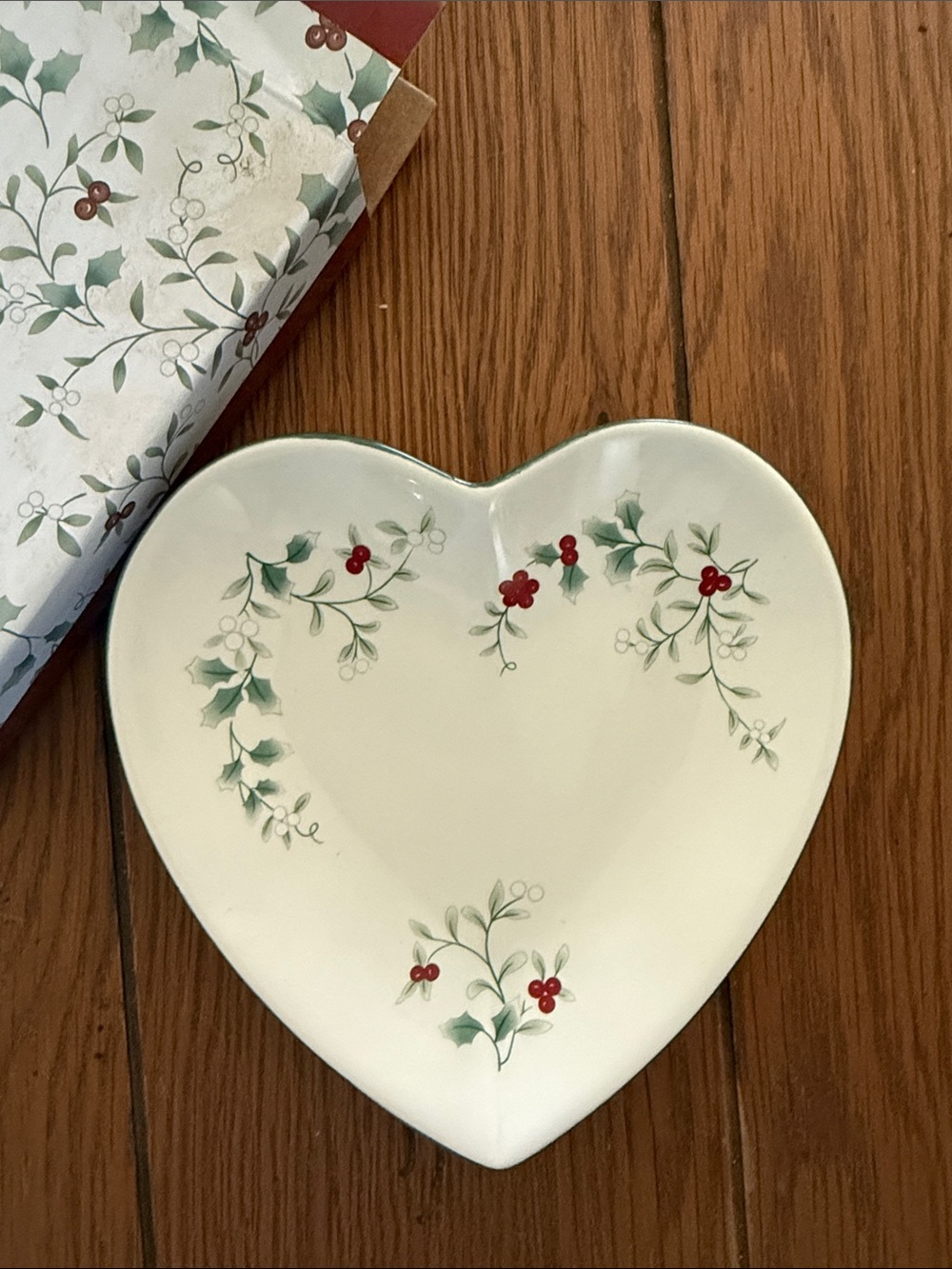 Pfaltzgraff Heart-Shaped Holiday Plate in White with Green and Red Holly